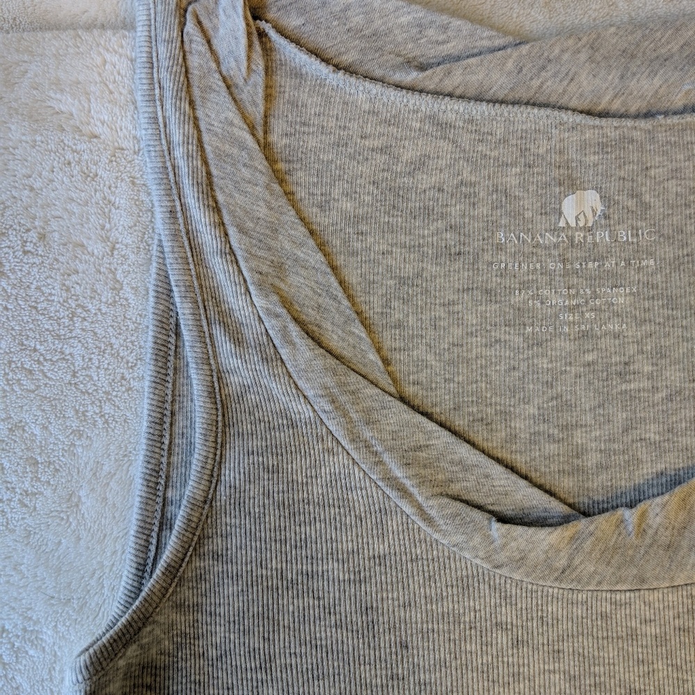 BR classic tank with a twist - NWOT 🍃